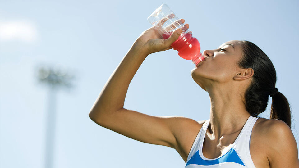 Woman-drinking-sports-drink